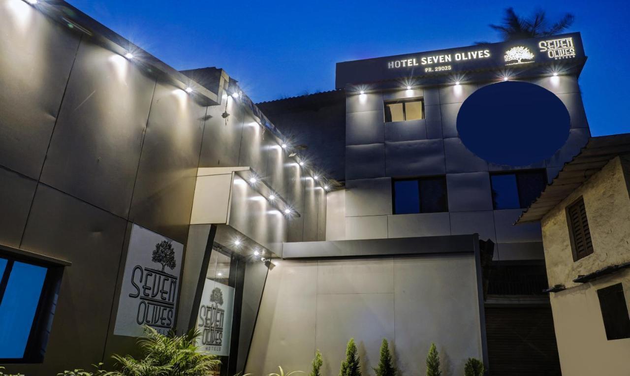 Treebo Trip Seven Olives Andheri ムンバイ エクステリア 写真