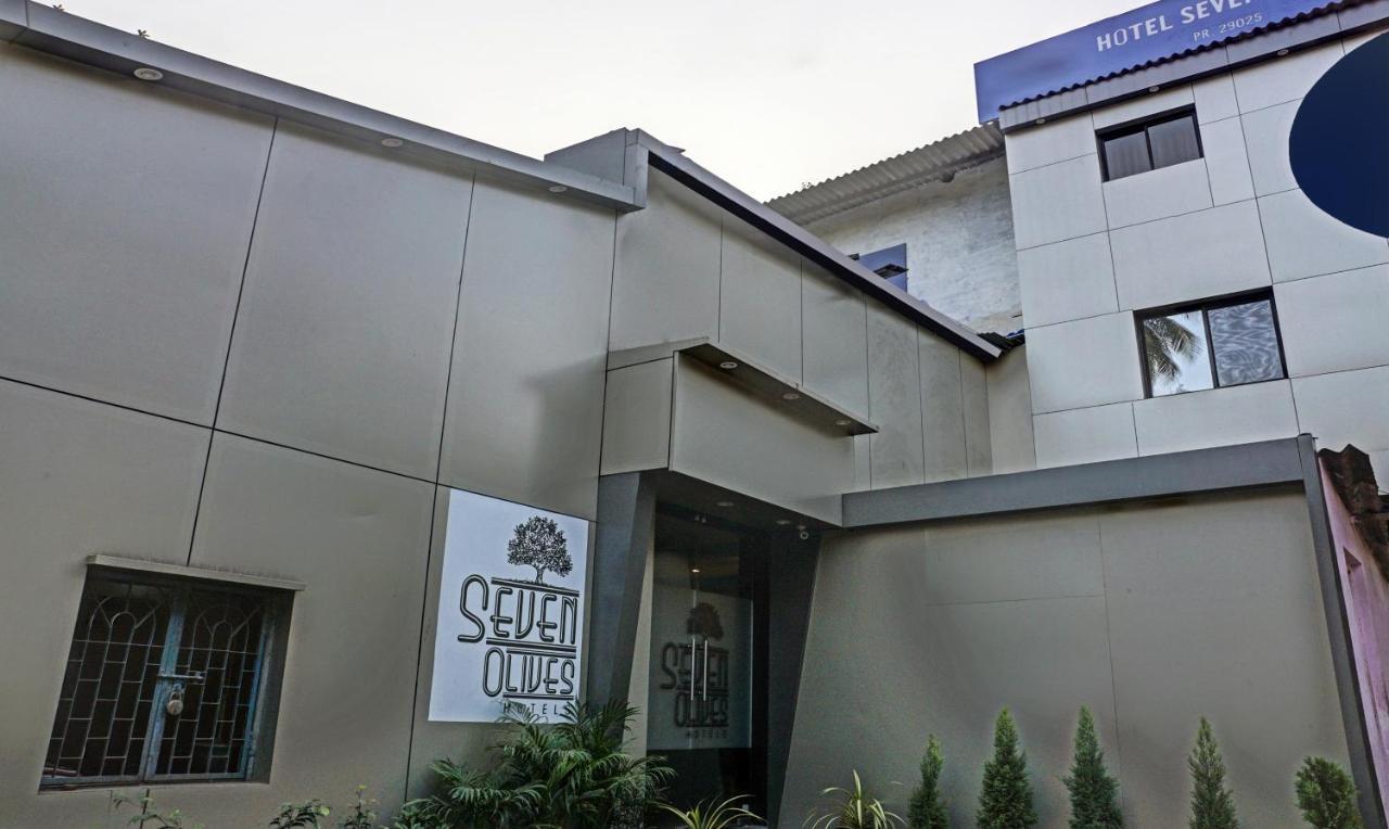 Treebo Trip Seven Olives Andheri ムンバイ エクステリア 写真