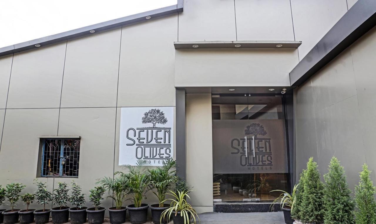 Treebo Trip Seven Olives Andheri ムンバイ エクステリア 写真