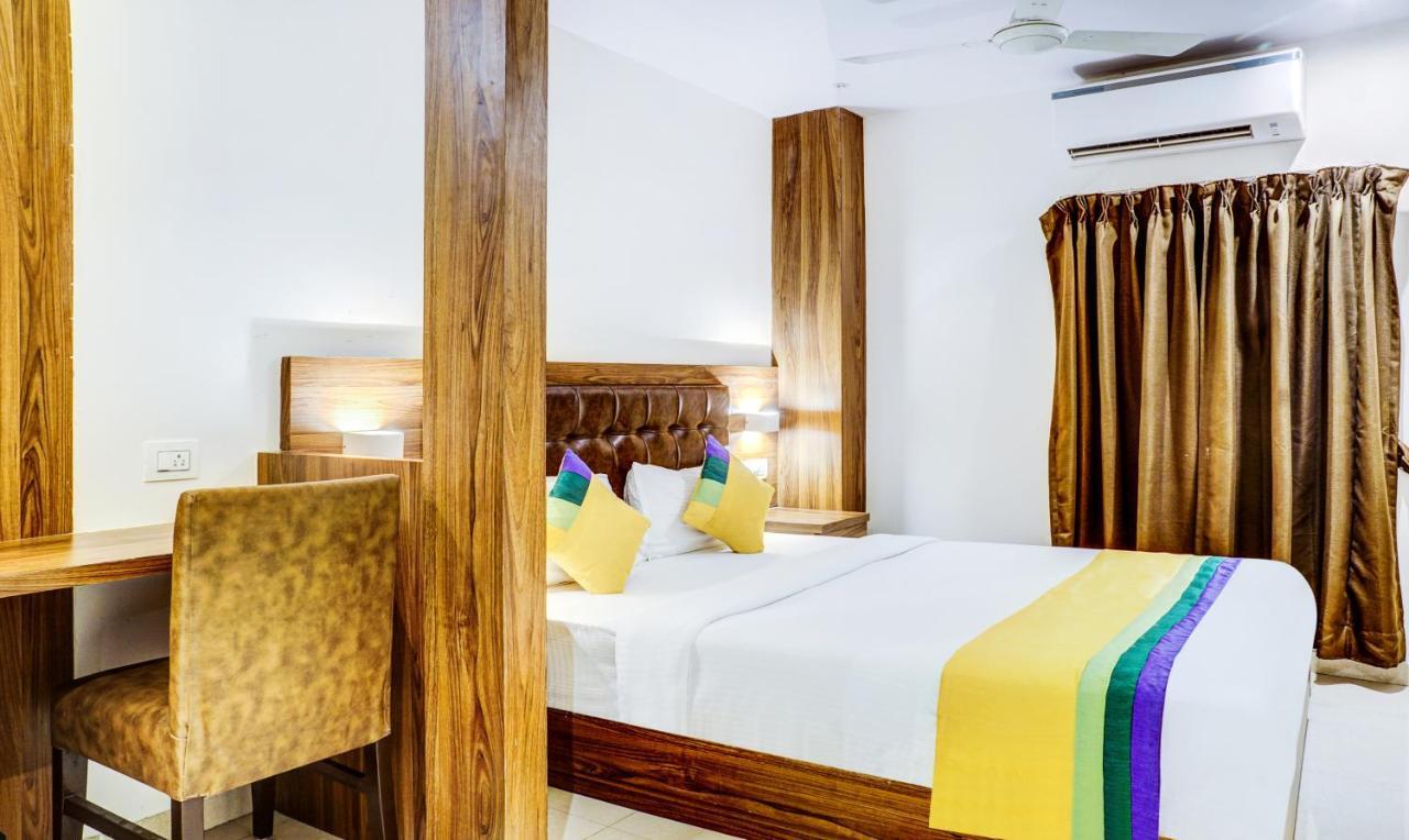 Treebo Trip Seven Olives Andheri ムンバイ エクステリア 写真